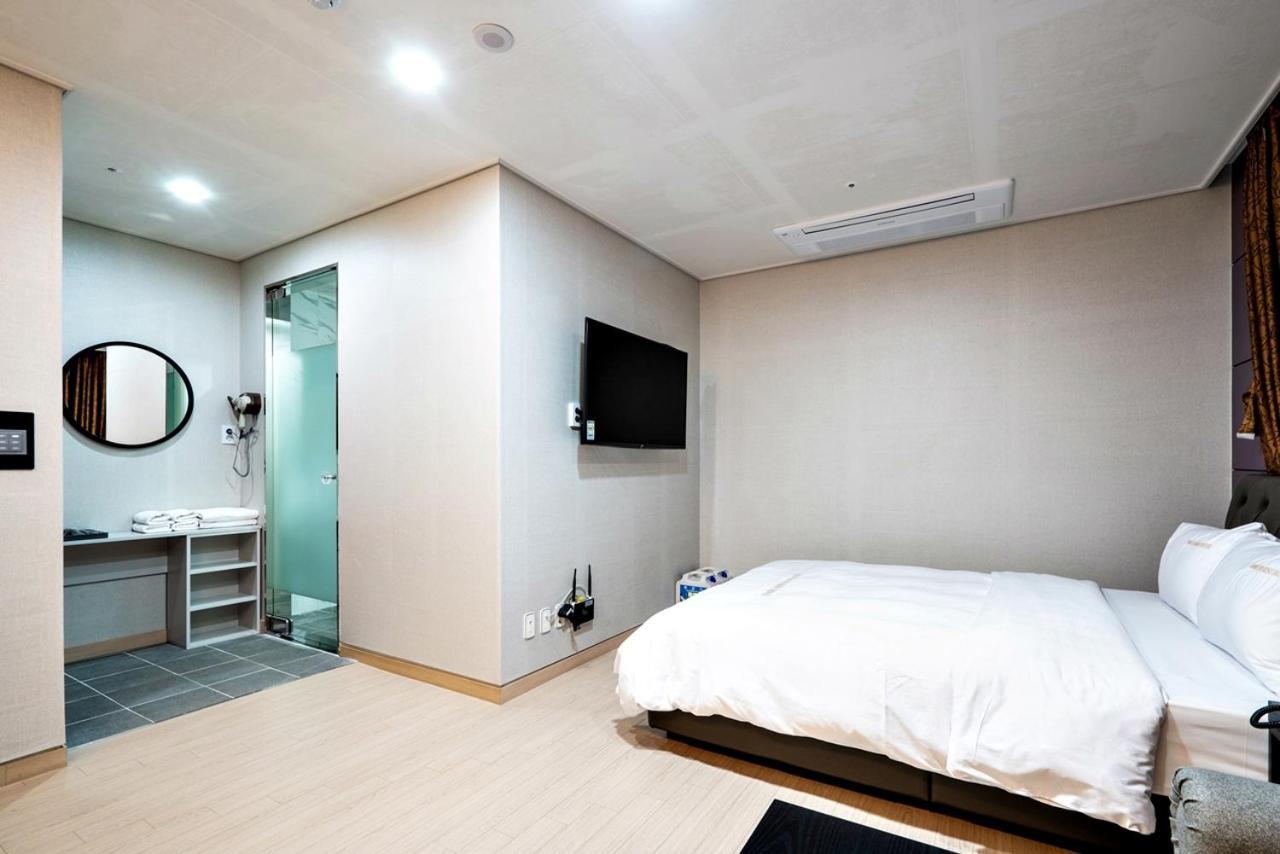Siheung Seoul Tourist Hotel Exteriör bild