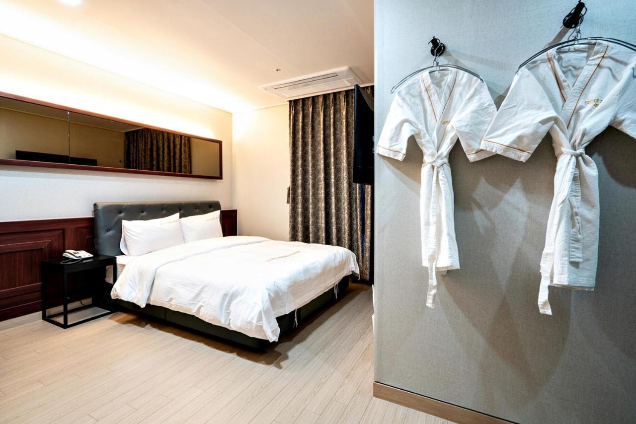 Siheung Seoul Tourist Hotel Exteriör bild