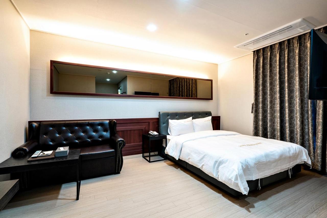 Siheung Seoul Tourist Hotel Exteriör bild