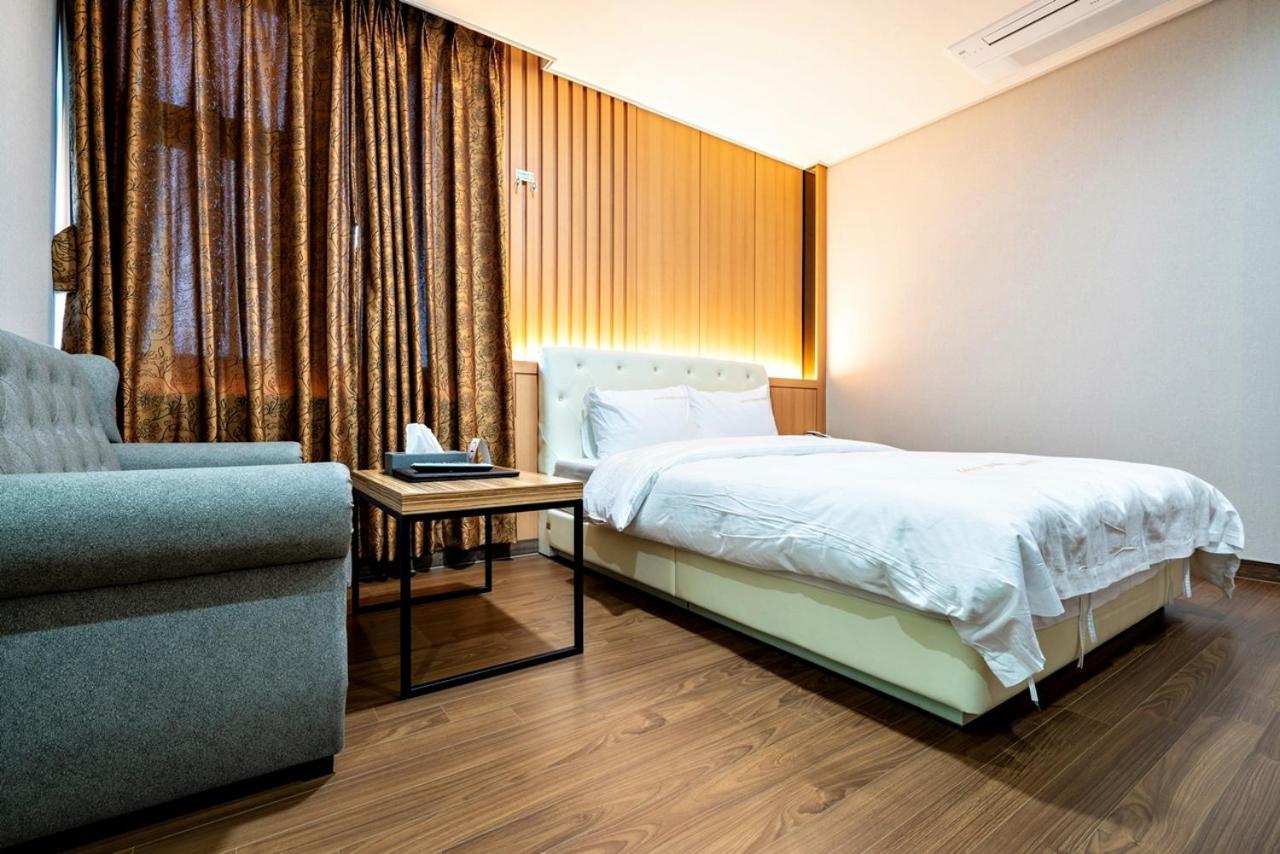 Siheung Seoul Tourist Hotel Exteriör bild