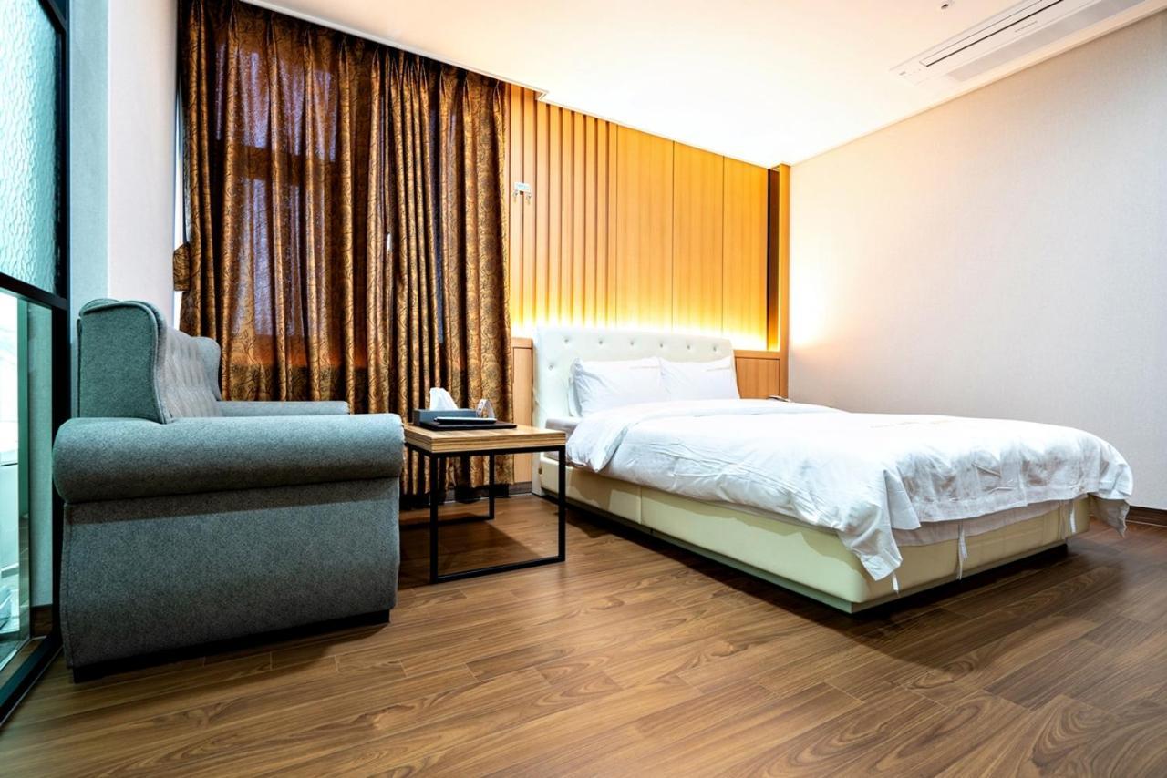 Siheung Seoul Tourist Hotel Exteriör bild