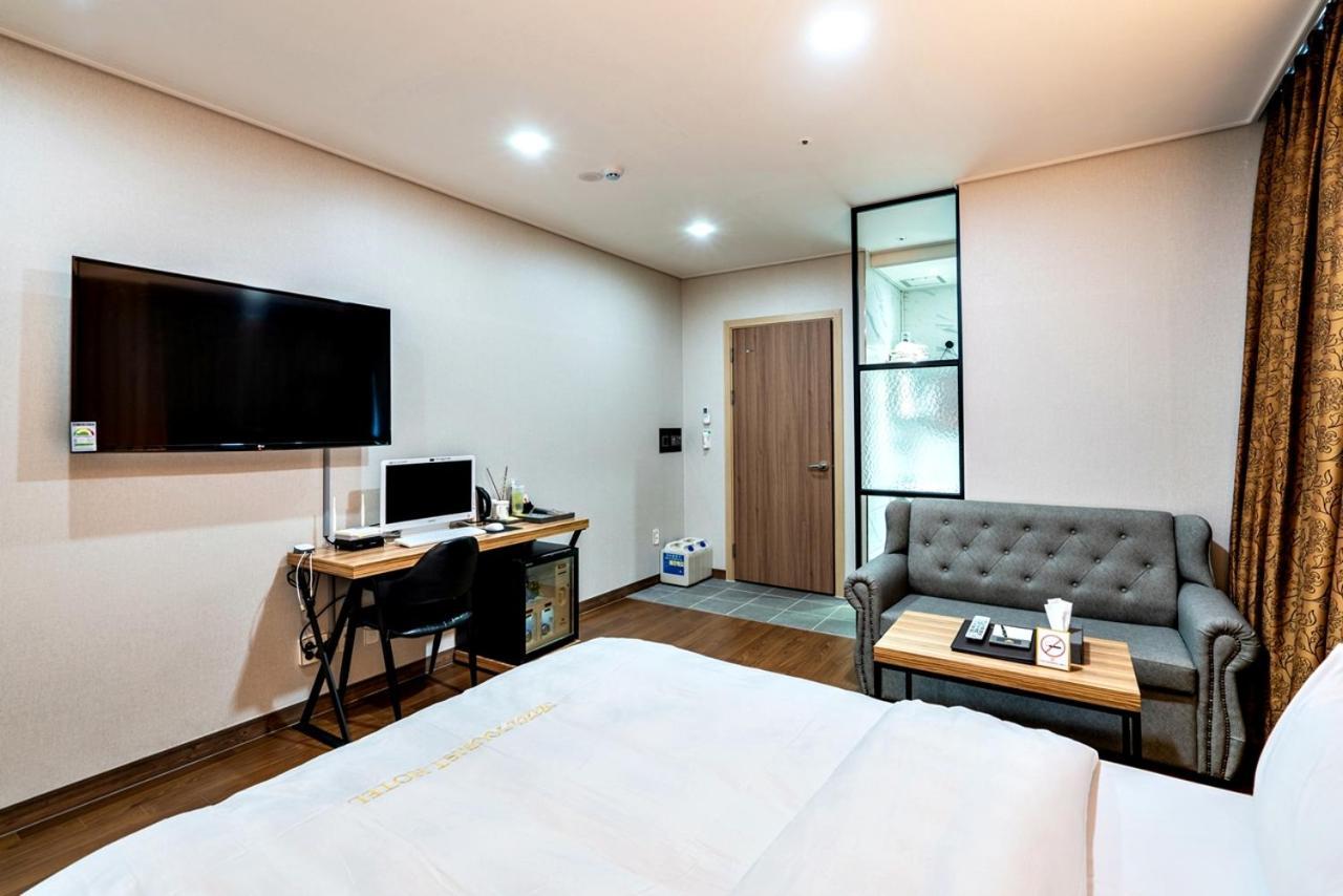 Siheung Seoul Tourist Hotel Exteriör bild
