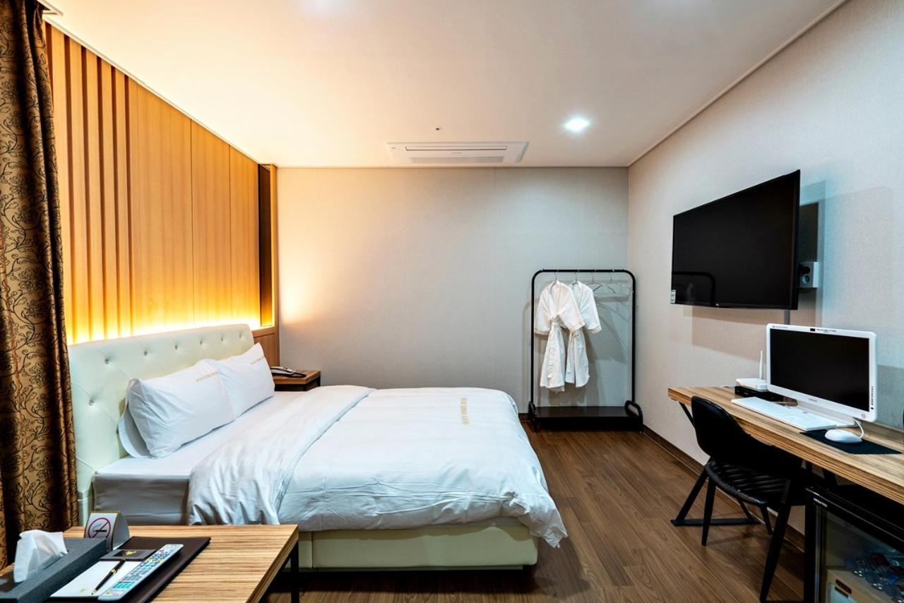 Siheung Seoul Tourist Hotel Exteriör bild