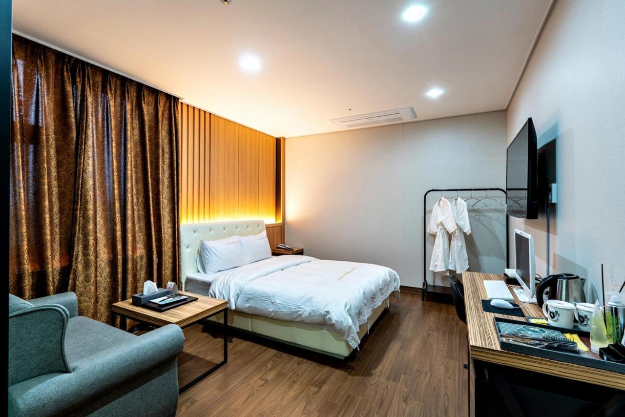Siheung Seoul Tourist Hotel Exteriör bild