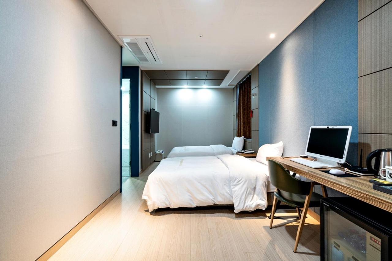 Siheung Seoul Tourist Hotel Exteriör bild